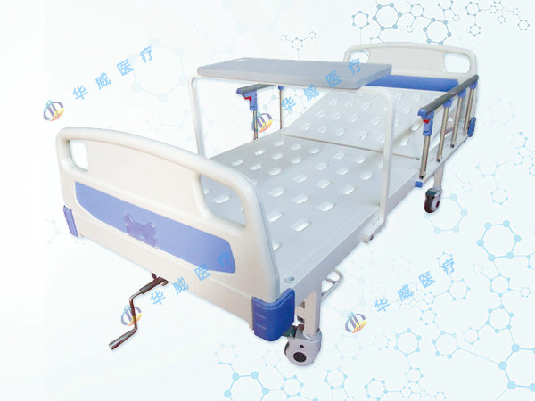 D6 ABS床头单摇护理床（冲孔床面、带轮子、护栏、餐桌）.jpg